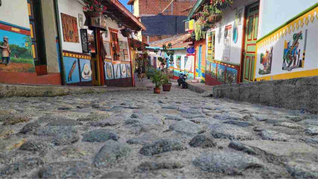 Guatapé calle de los recuerdos